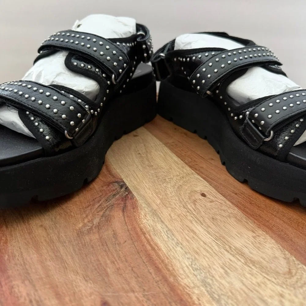 Dolce‎ Vita Dubai Stud Midnight Black Womens 7.5 Crinkle Patent Platform Sandals